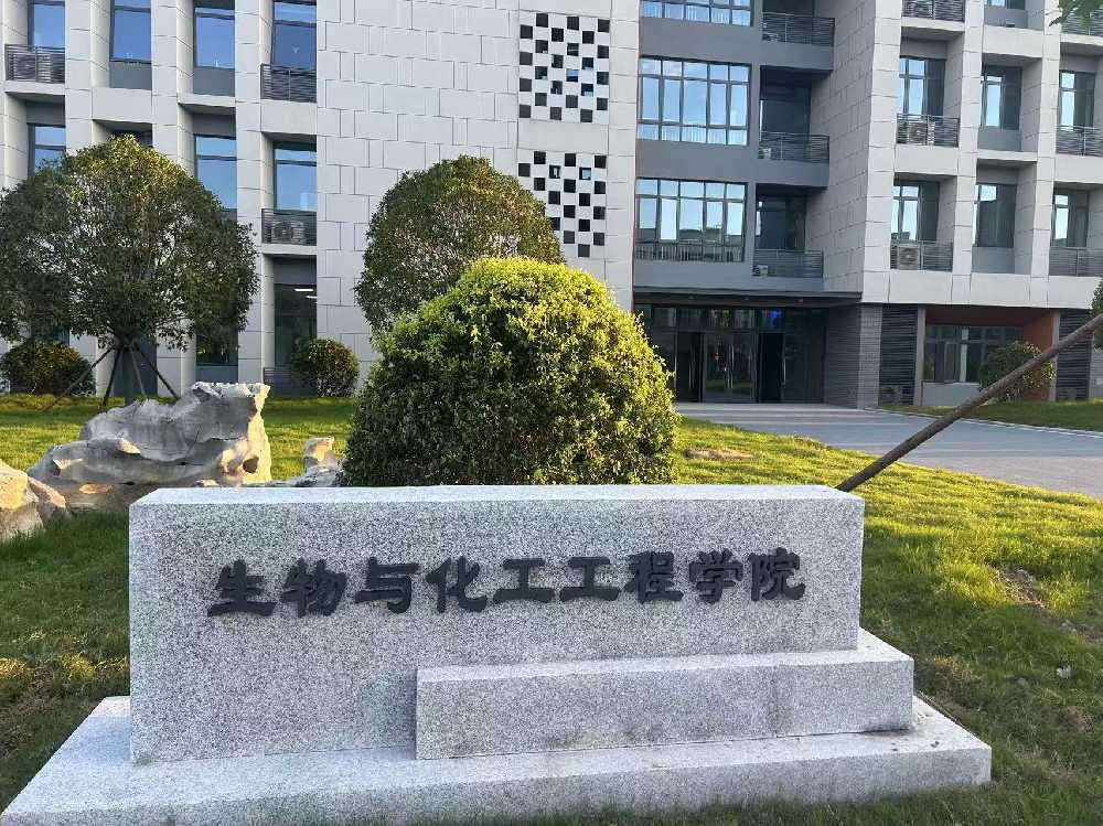 阿尔山市扬州职业大学体育场高杆灯项目
